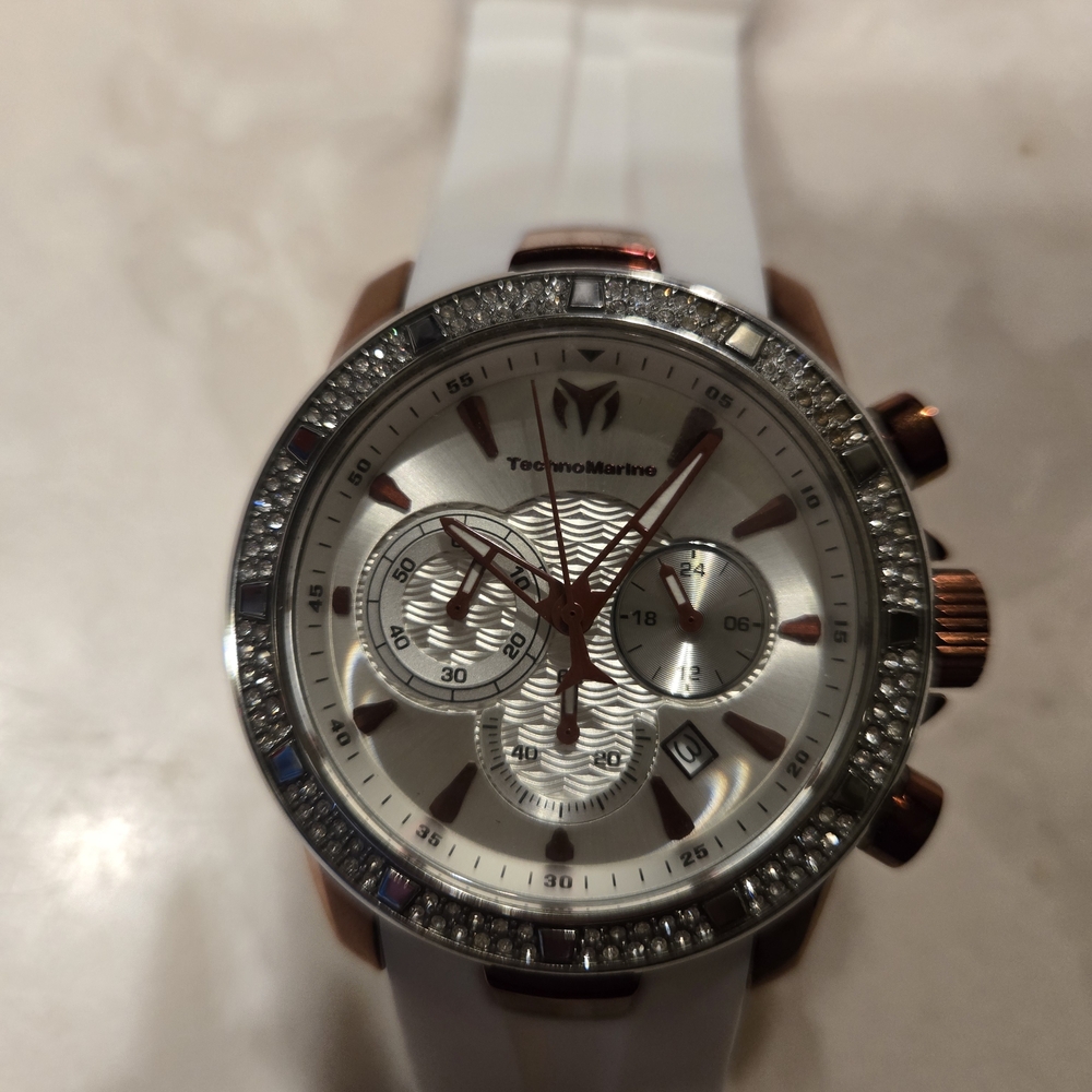 4 Technomarine Luxury Black and Gold Watch with Red Accents. New With Tags. - Picture 8 of 16